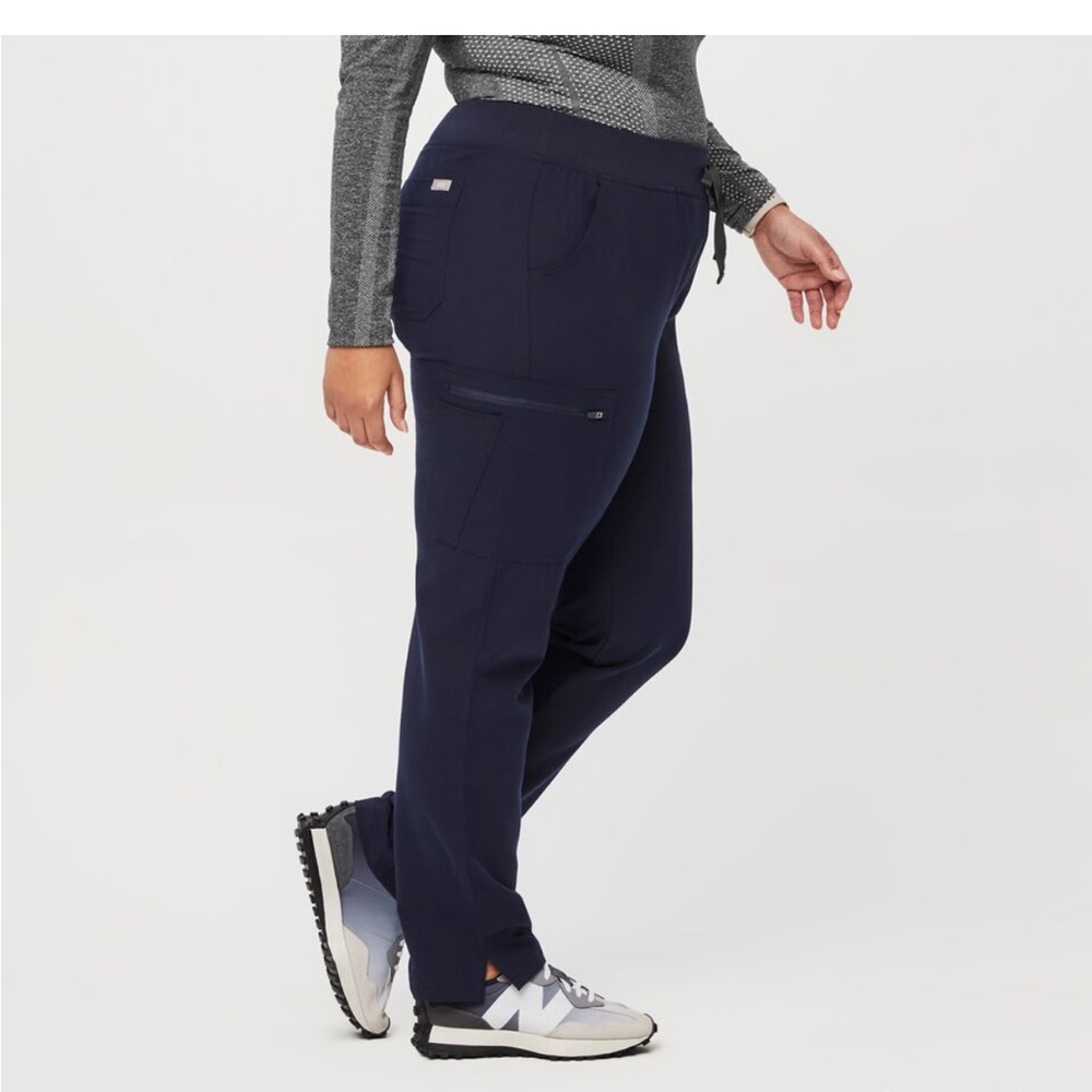Navy Yola FIGS scrub pants NWT